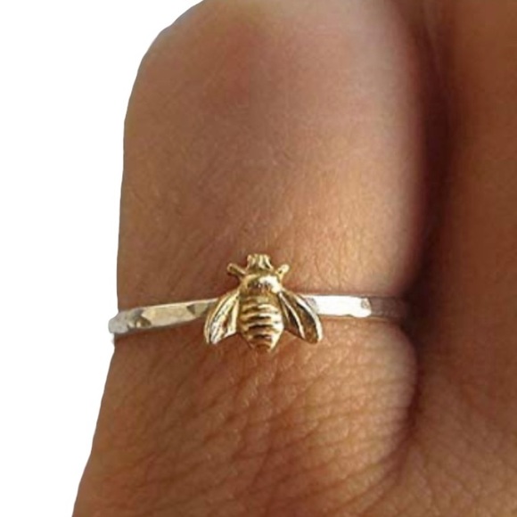 Bee Ring Simple Dainty Minimalist Two-Tone honeybee ring - Picture 5 of 6